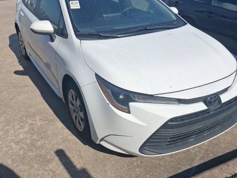 Used 2025 Toyota Corolla LE FWD image 3