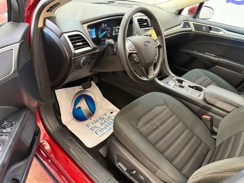 Used 2018 Ford Fusion SE w/ Fusion SE Technology Package image 11