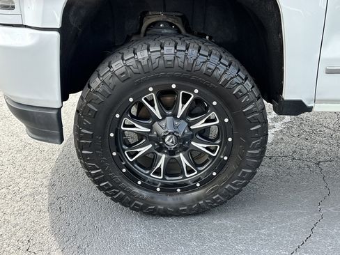 Used 2018 Chevrolet Silverado 1500 LTZ Z71 AWD/4WD image 11