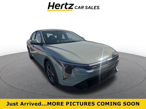 Used 2025 Kia K4 LXS image 1