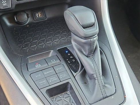 Used 2025 Toyota RAV4 LE AWD/4WD image 15