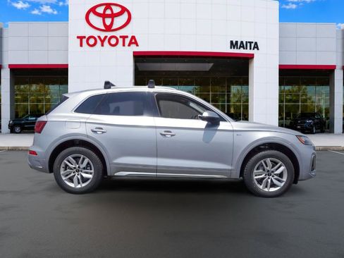 Used 2023 Audi Q5 2.0T Premium w/ Convenience Package AWD/4WD image 2