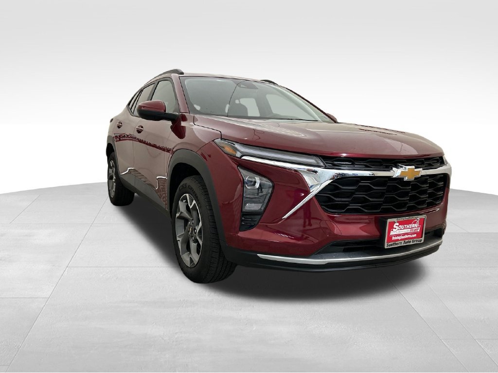Used 2025 Chevrolet Trax LT FWD image 7