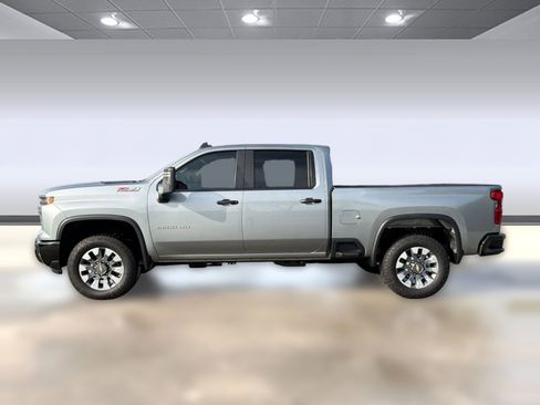 Used 2024 Chevrolet Silverado 2500 Custom w/ Custom Value Package image 2