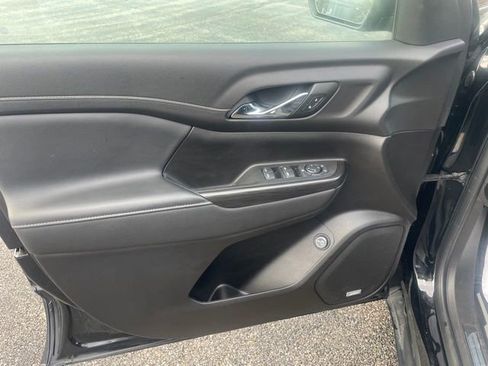 Used 2023 GMC Acadia SLT w/ Trailering Package image 9