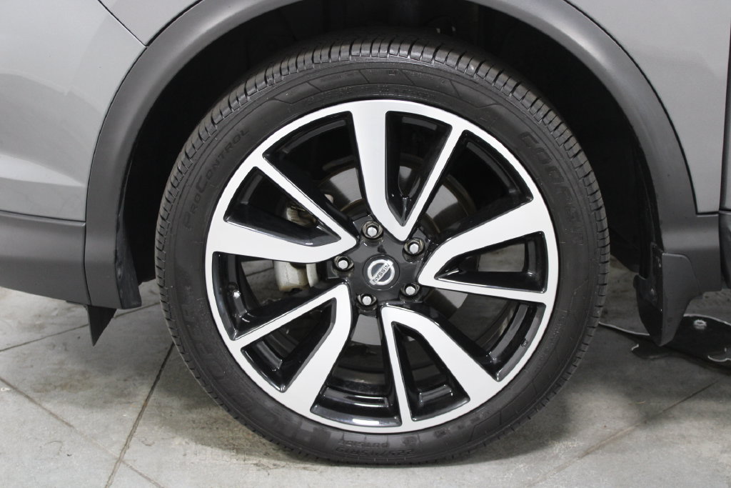 Used 2019 Nissan Rogue Sport SL w/ Premium Package FWD image 62