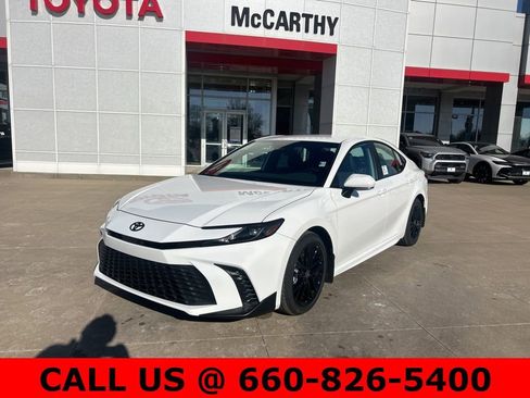 New 2026 Toyota Camry SE image 2