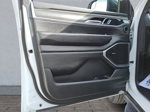 Used 2023 Jeep Wagoneer L Series II w/ Premium Group I image 17