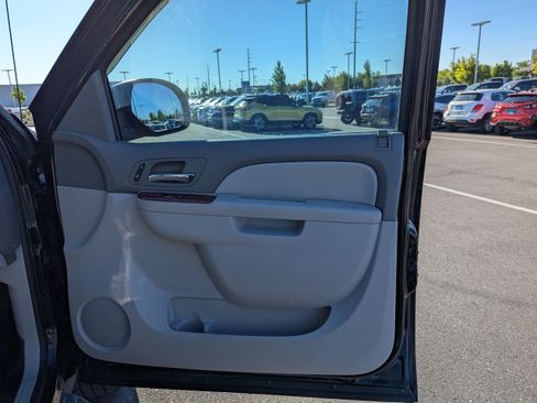 Used 2013 Chevrolet Avalanche LT w/ All-Star Edition AWD/4WD image 38