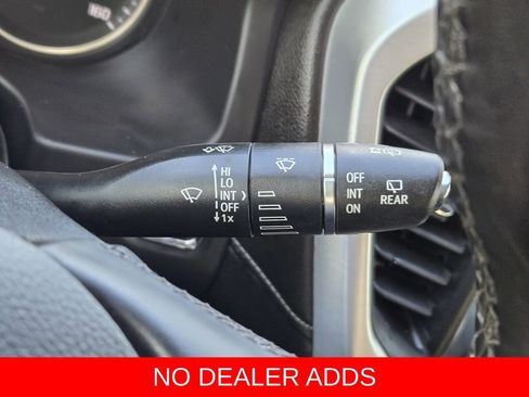 Used 2023 GMC Acadia SLT w/ Preferred Package image 32