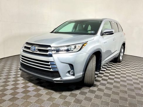Used 2019 Toyota Highlander Limited AWD/4WD image 2