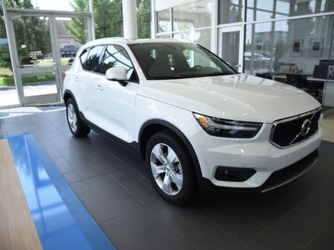 Used 2021 Volvo XC40 T5 Momentum w/ Premium Package AWD/4WD image 5