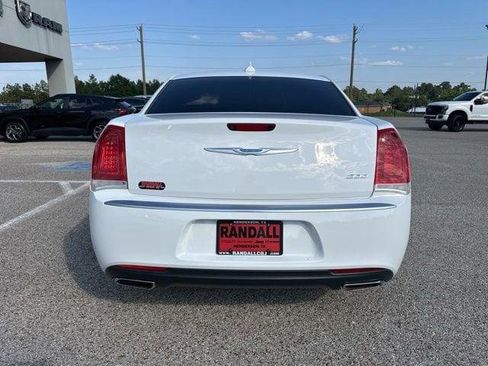 Certified 2021 Chrysler 300 Touring w/ Chrome Appearance Package RWD image 6