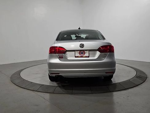 Used 2012 Volkswagen Jetta TDI FWD image 4