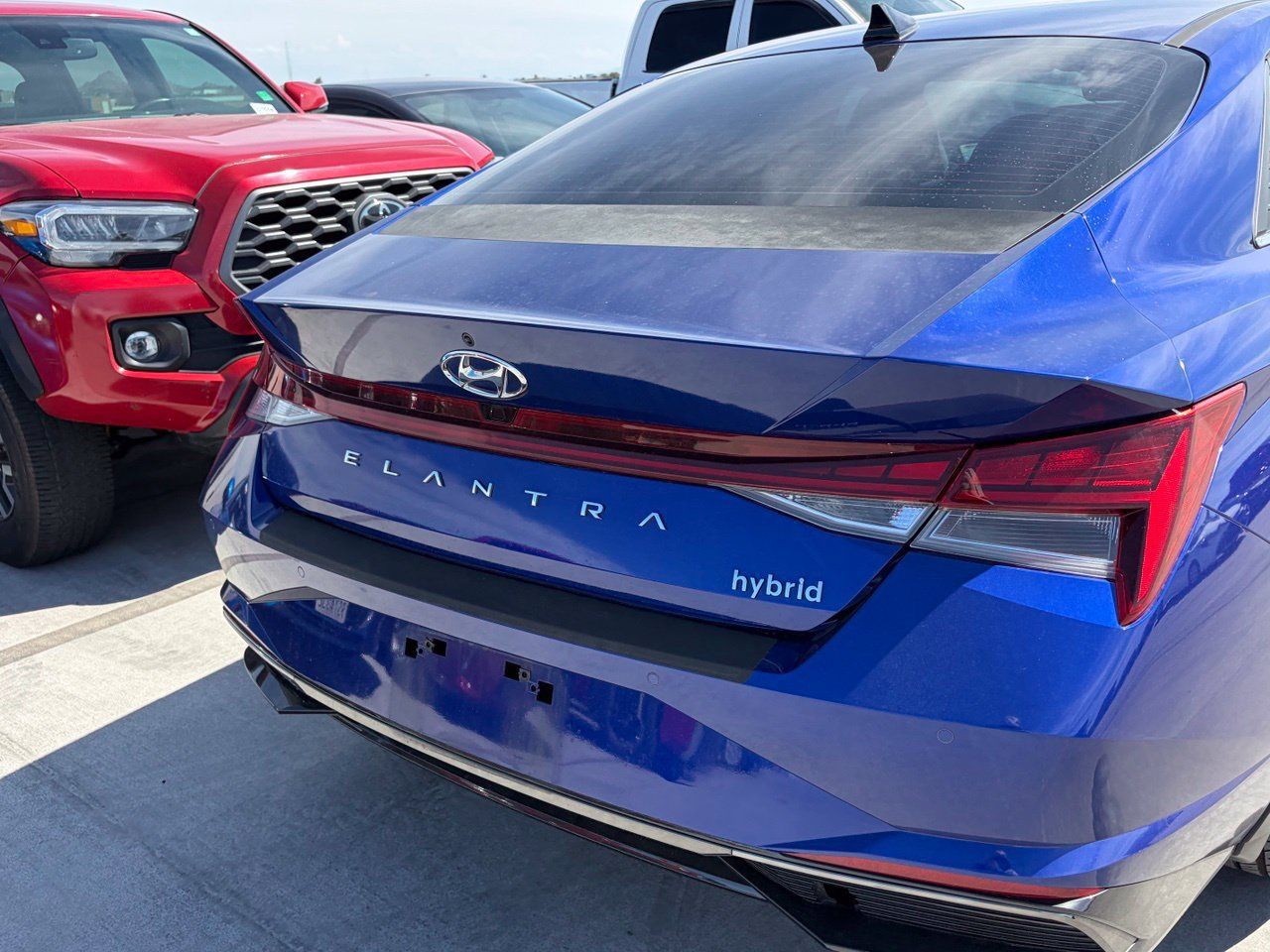 Used 2023 Hyundai Elantra Limited FWD image 4