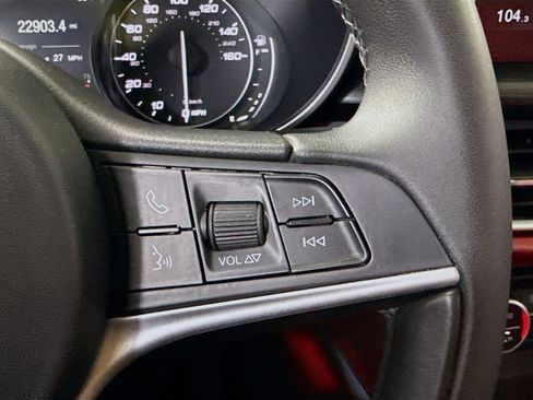 Used 2018 Alfa Romeo Stelvio AWD image 12