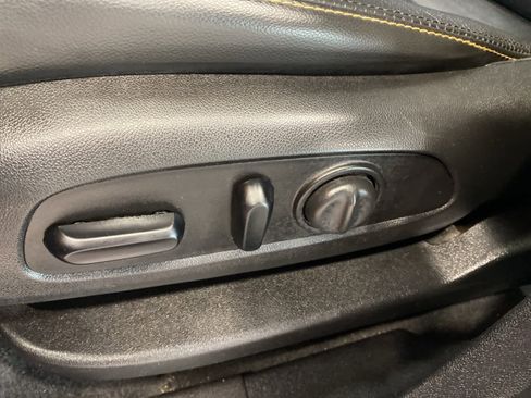 Used 2018 Chevrolet Equinox Premier image 16