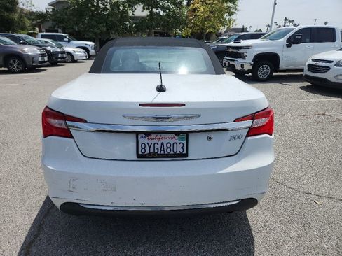 Used 2012 Chrysler 200 Touring FWD image 4