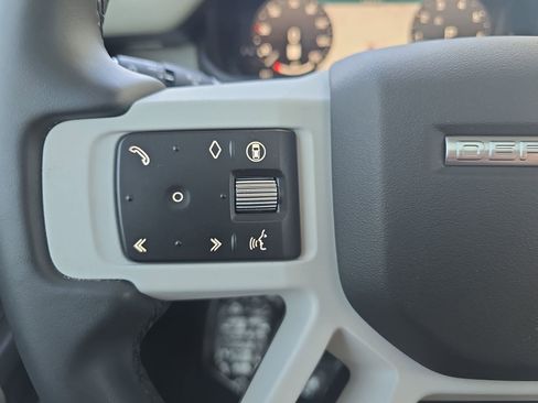 Used 2025 Land Rover Defender 110 S image 16