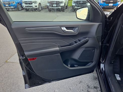 New 2025 Ford Escape SE image 10