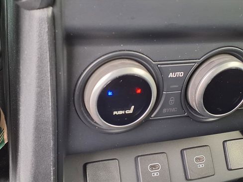 Used 2024 Land Rover Defender 110 X-Dynamic SE image 23