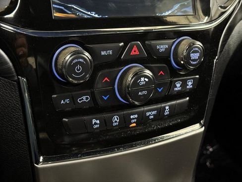 Certified 2022 Jeep Grand Cherokee Laredo X image 33