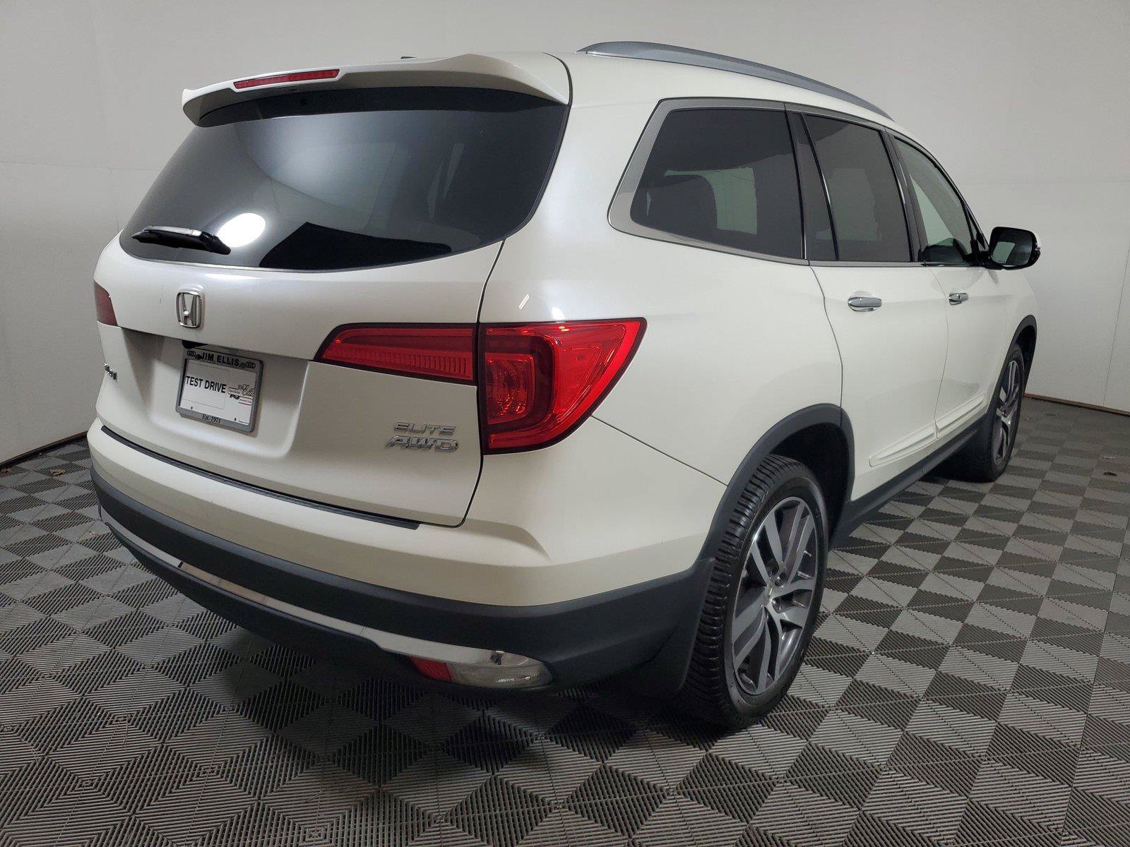 Used 2017 Honda Pilot Elite image 6