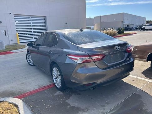 Used 2020 Toyota Camry XLE image 5