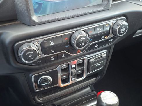 Used 2020 Jeep Gladiator Overland image 24