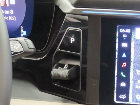 Certified 2025 Porsche Macan 4 Electric AWD/4WD image 26