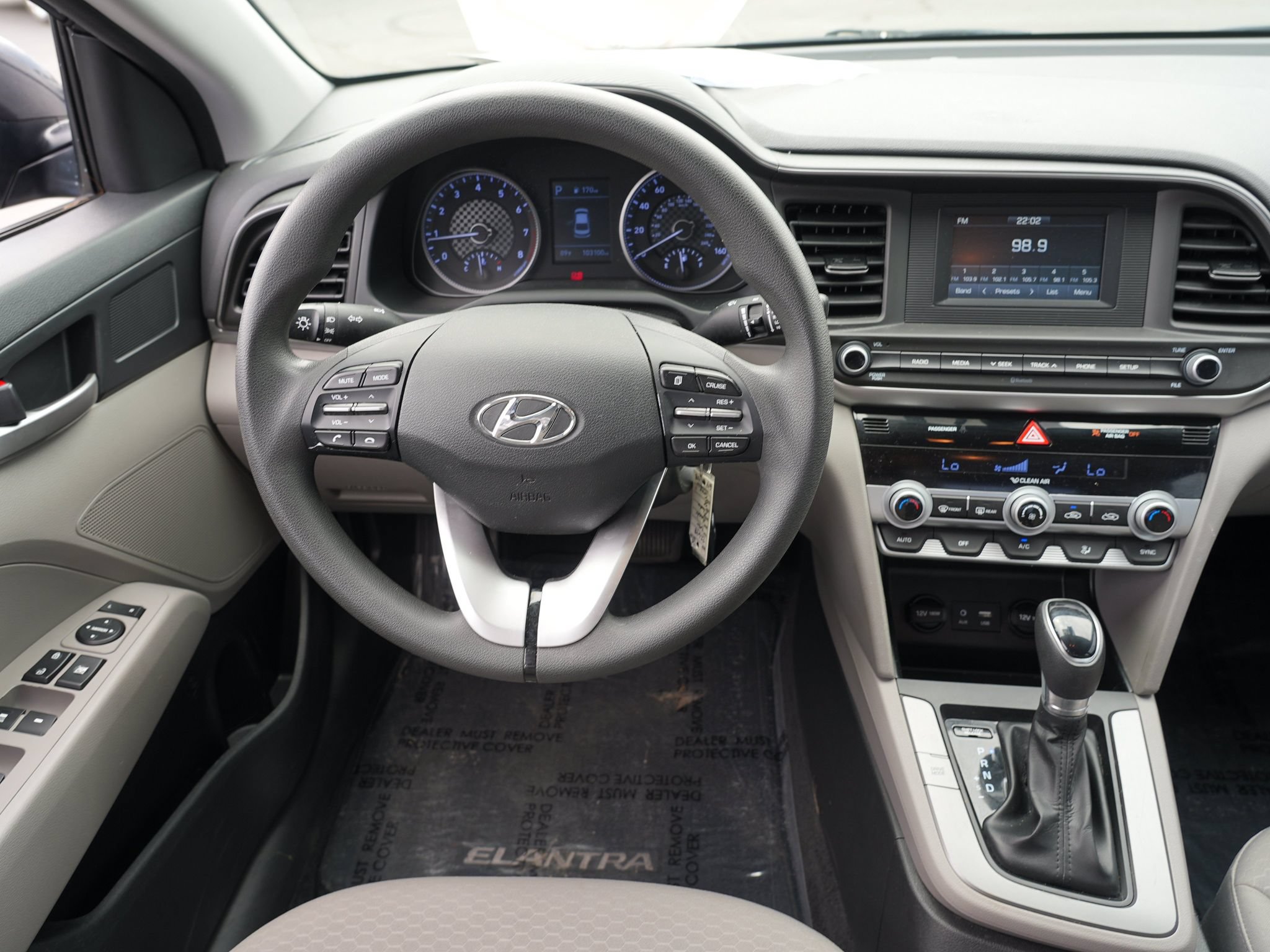 Used 2020 Hyundai Elantra SE FWD image 21