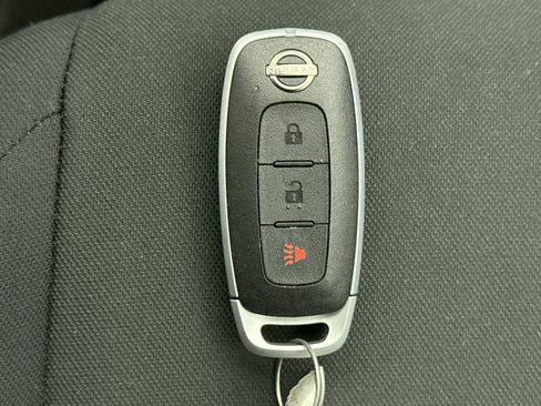 Used 2025 Nissan Kicks Play S image 10