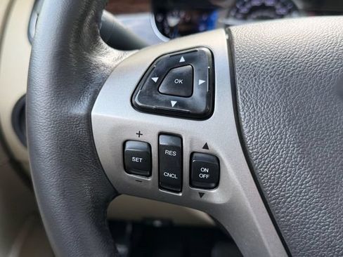 Used 2013 Ford Taurus Limited FWD image 26
