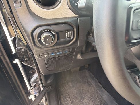 Used 2025 Jeep Wrangler Willys image 25