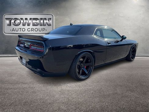 Used 2015 Dodge Challenger SRT Hellcat image 3
