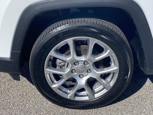 Certified 2022 Jeep Compass Latitude image 12