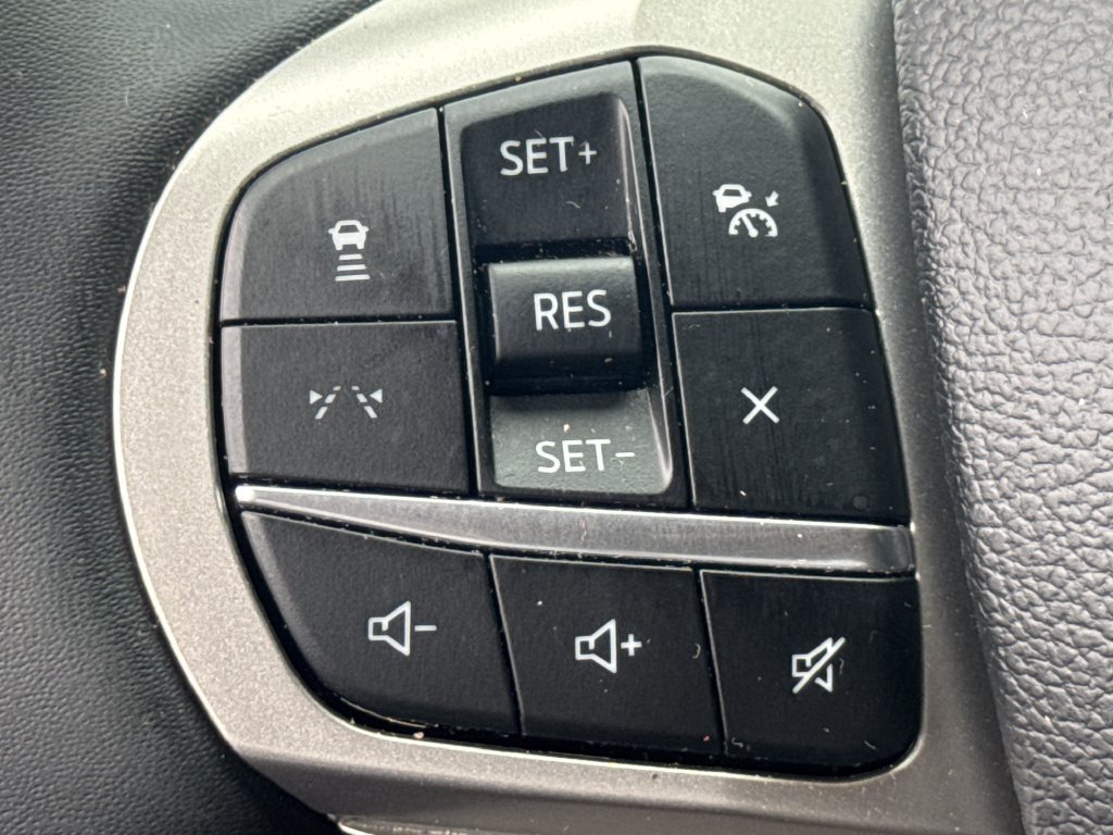 Used 2025 Ford Explorer Active RWD image 24