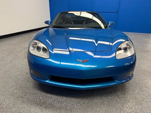 Used 2011 Chevrolet Corvette Coupe w/ 1LT RWD image 2