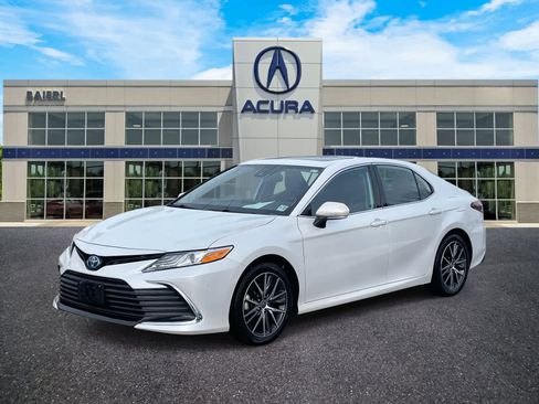 Used 2022 Toyota Camry XLE image 1