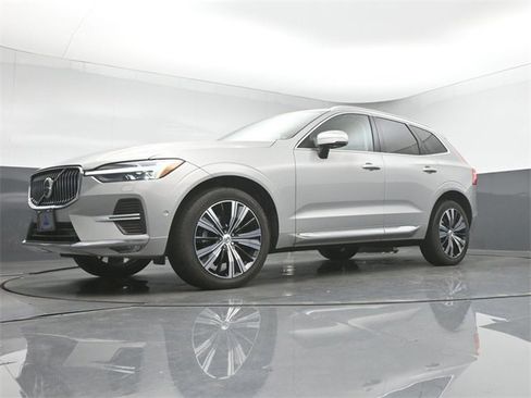 Used 2023 Volvo XC60 B5 Plus w/ Climate Package image 12