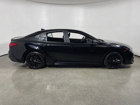 Used 2025 Toyota Camry SE FWD image 2