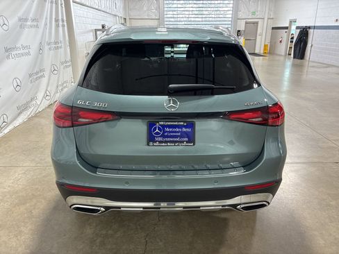 Used 2025 Mercedes-Benz GLC 300 4MATIC image 4