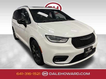 Used 2025 Chrysler Pacifica Limited w/ Trailer Tow Group