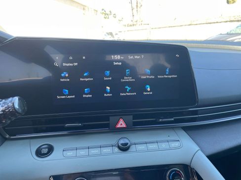 Used 2025 Hyundai Elantra Limited image 22