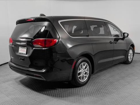 Used 2023 Chrysler Voyager LX image 8