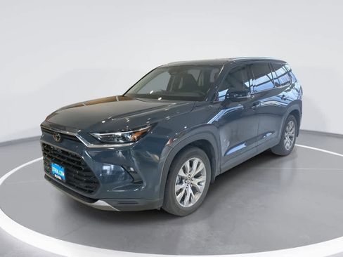 Used 2025 Toyota Grand Highlander Limited image 1