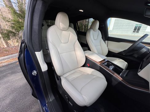 Used 2023 Tesla Model X image 57