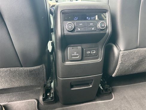 Used 2022 GMC Acadia Denali w/ Denali Ultimate Package image 23