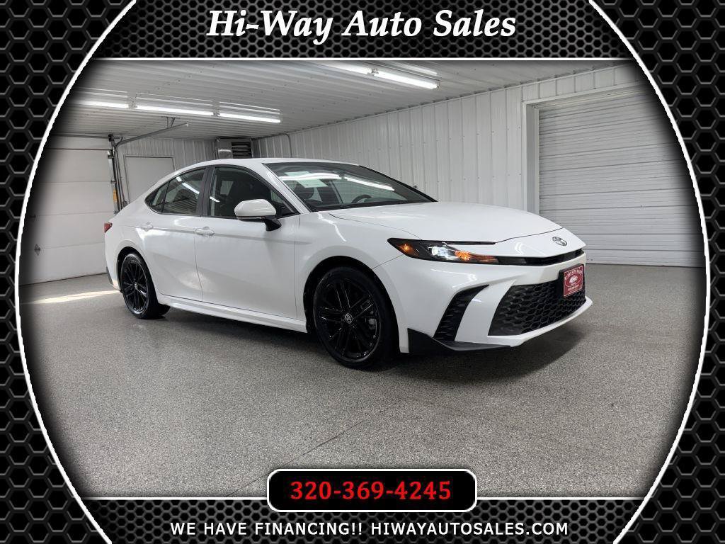 Used 2025 Toyota Camry SE FWD image 1