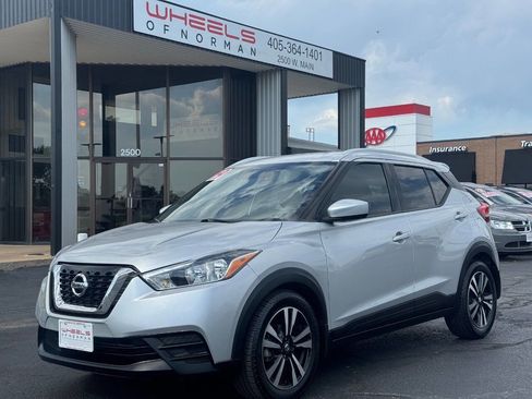 Used 2019 Nissan Kicks SV FWD image 1